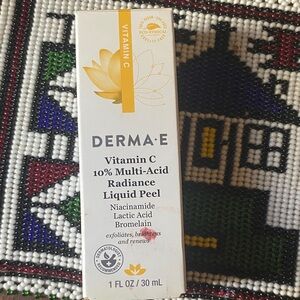 Vitamin C Radiance Liquid Peel - White and Gold